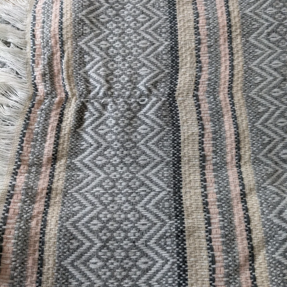 Shiraleah chicago throw